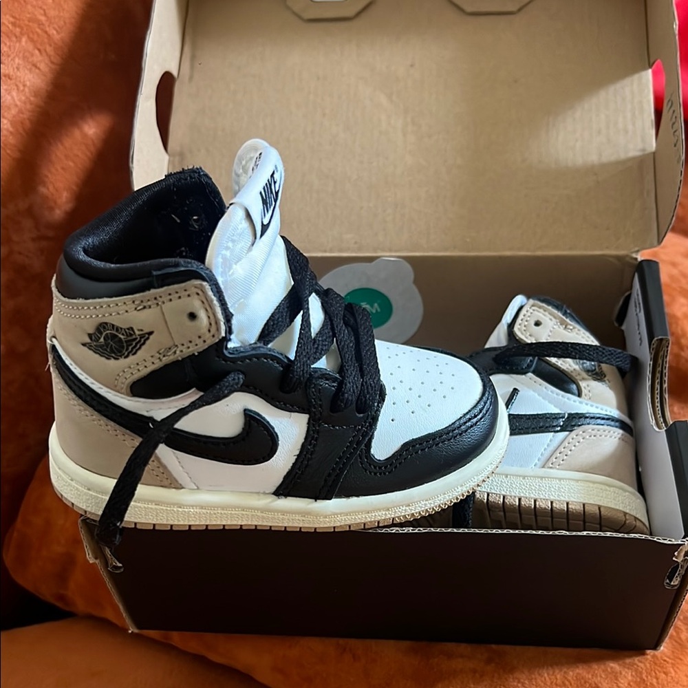 Jordan 1s Retro High OG Toddler 6C